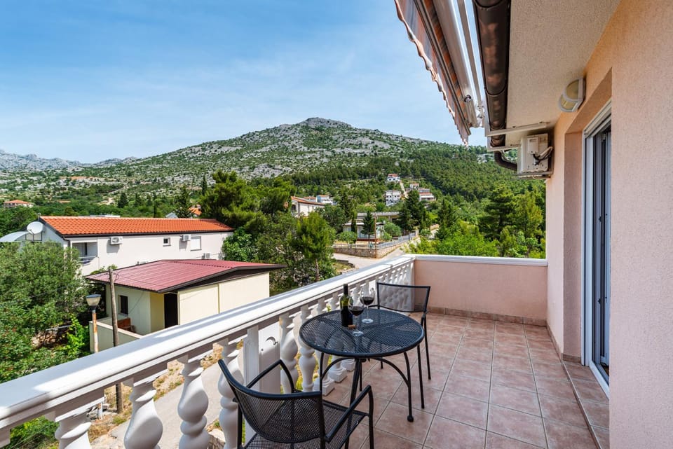 View (from property/room), Balcony/Terrace, Mountain view