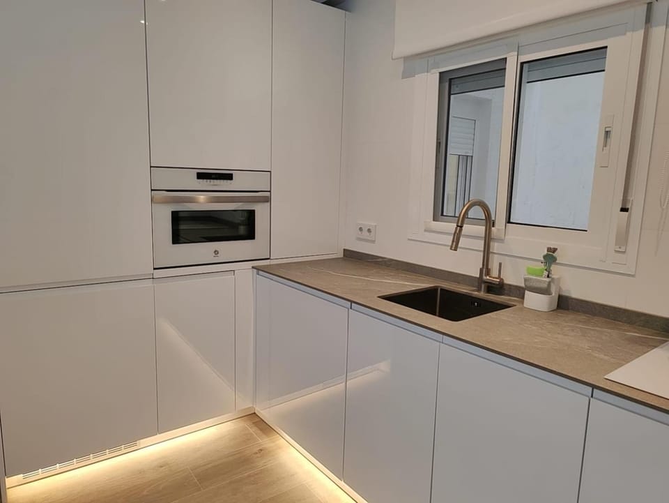 dishwasher, pet friendly, stove