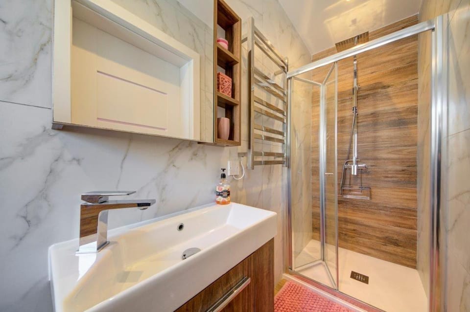 Modern & Central Two Bed - Balluta Bay - Sleep 6 Apartment in Sliema