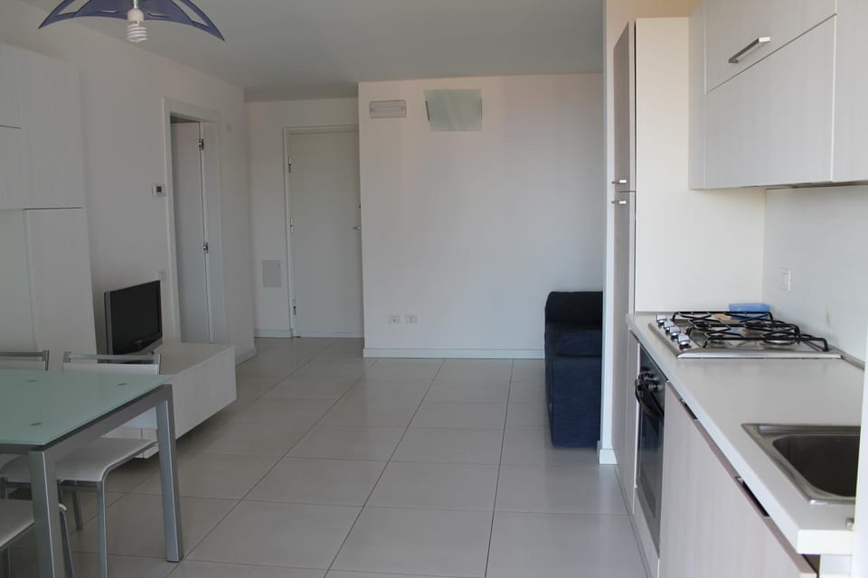 Kitchen or kitchenette, Photo of the whole room, Dining area, pet friendly, stove