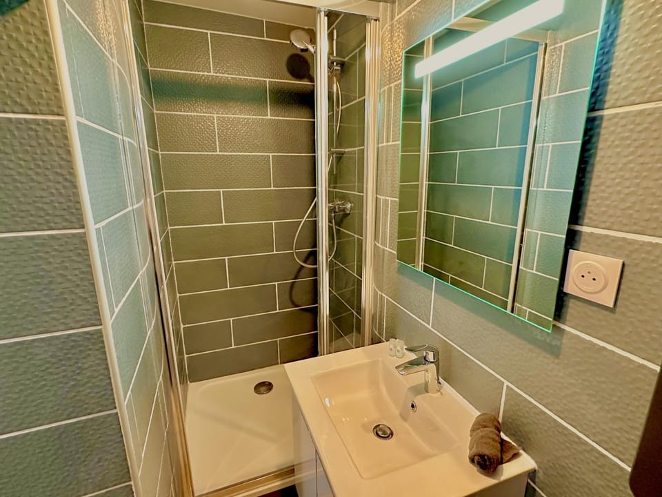 Shower, Bathroom