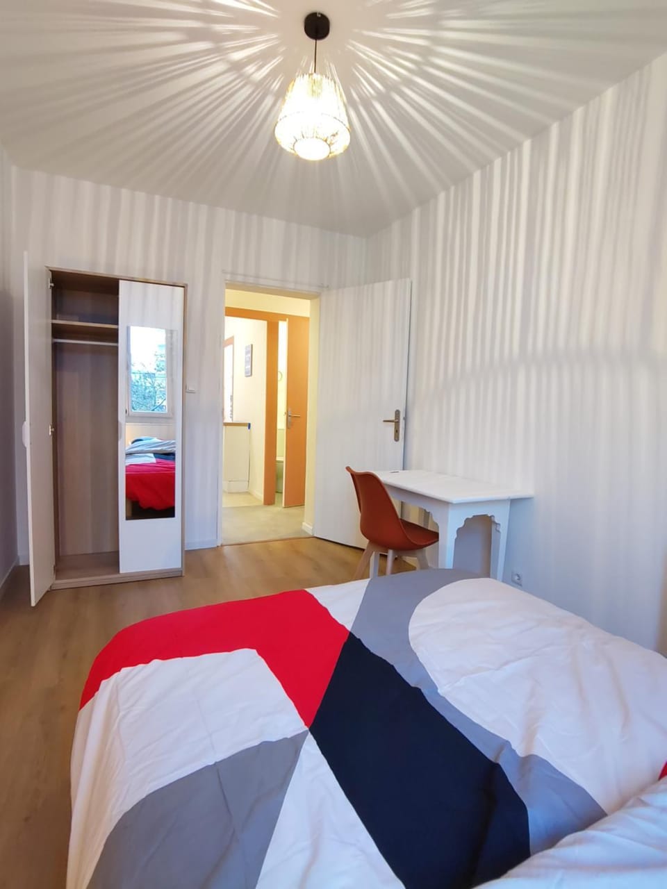 Bed, Photo of the whole room, Bedroom