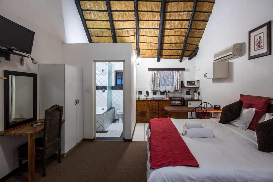 Khaya La Manzi Guest Lodge Bed and Breakfast in KwaZulu-Natal