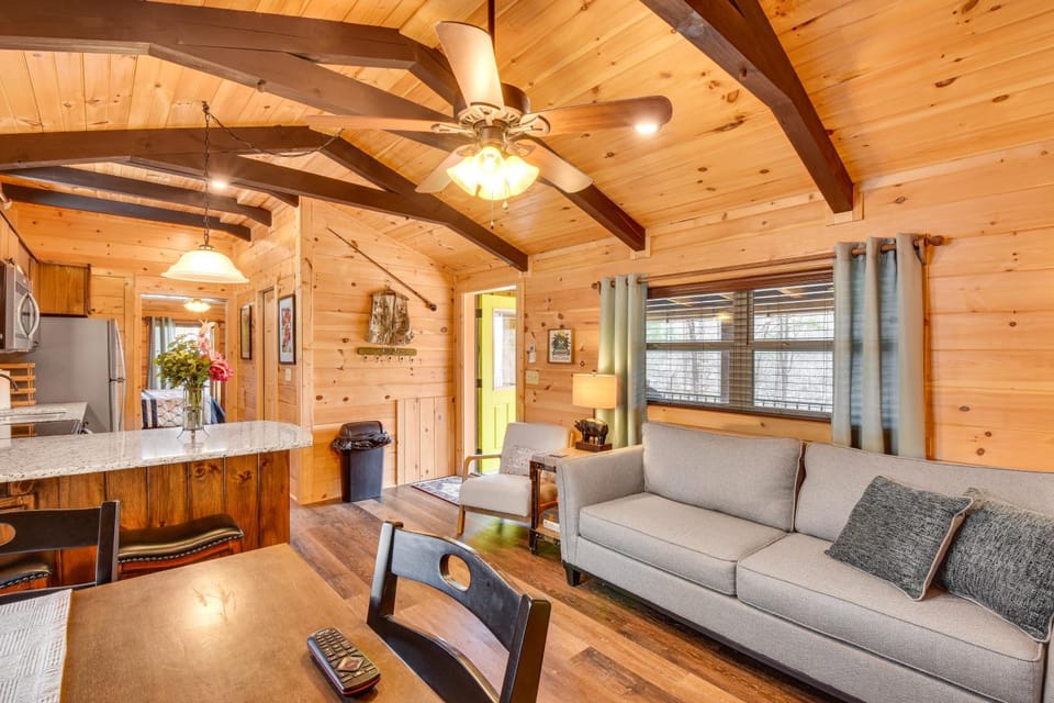 Waterfront Seneca Cabin ~ 4 Mi to Boat Launch! Cabin in Lake Keowee