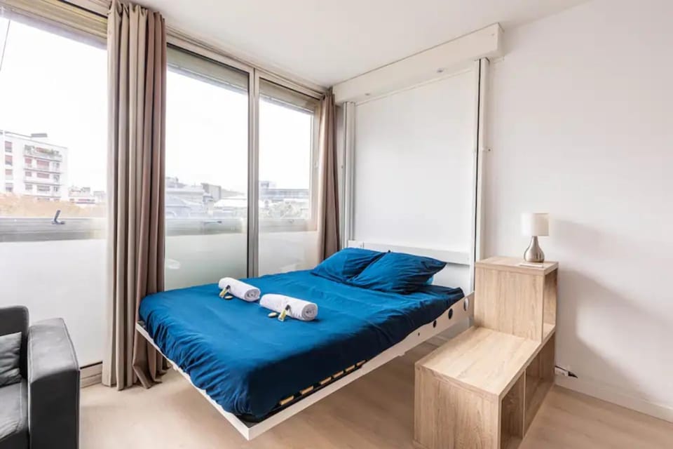 High-Rise Studio Flat w City viewsPorte Dauphine Apartment in Paris