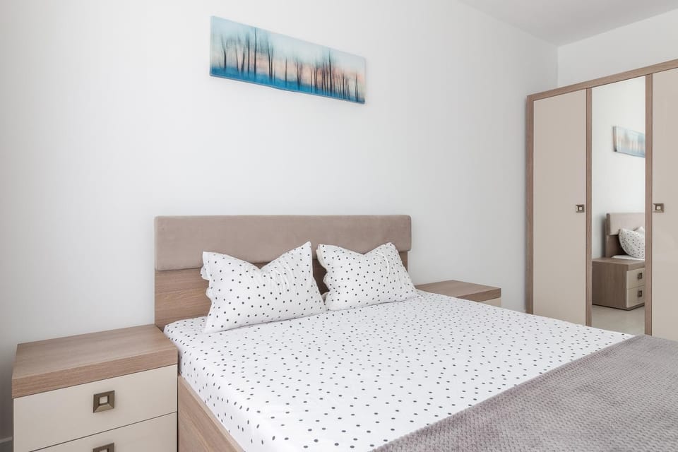 Bed, Photo of the whole room, Bedroom, wardrobe