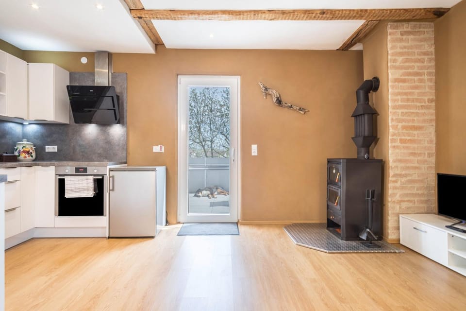 Kitchen or kitchenette, Living room