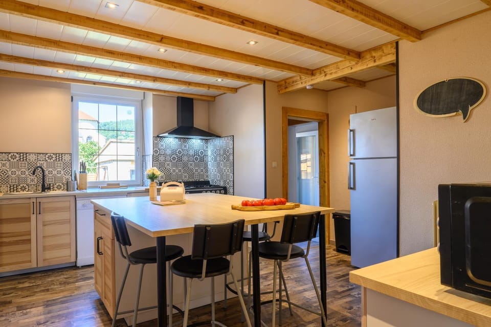 Kitchen or kitchenette, Living room