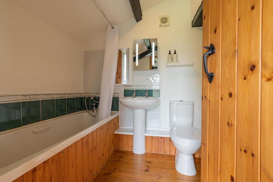 Shower, Toilet, Bathroom, Bath