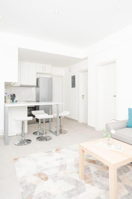 Kitchen or kitchenette, Dining area, oven, stove