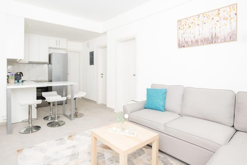 Kitchen or kitchenette, Living room, Seating area, Dining area, stove