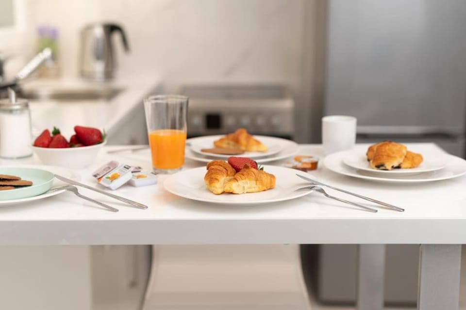 Food and drinks, Food, Breakfast, Continental breakfast