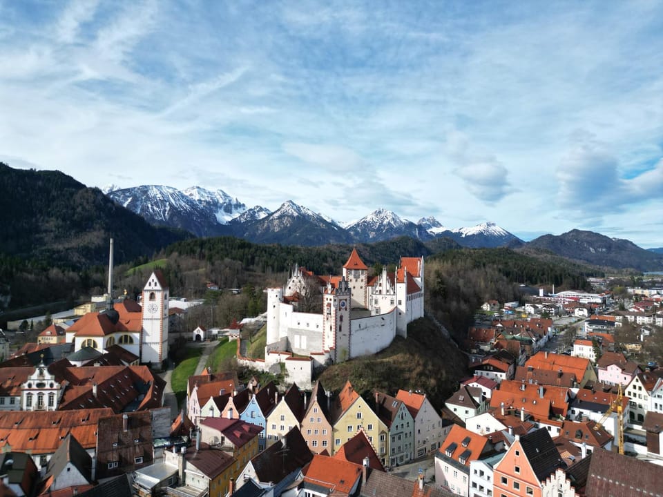 Nearby landmark, Day, Natural landscape, Landmark view, Mountain view, Location