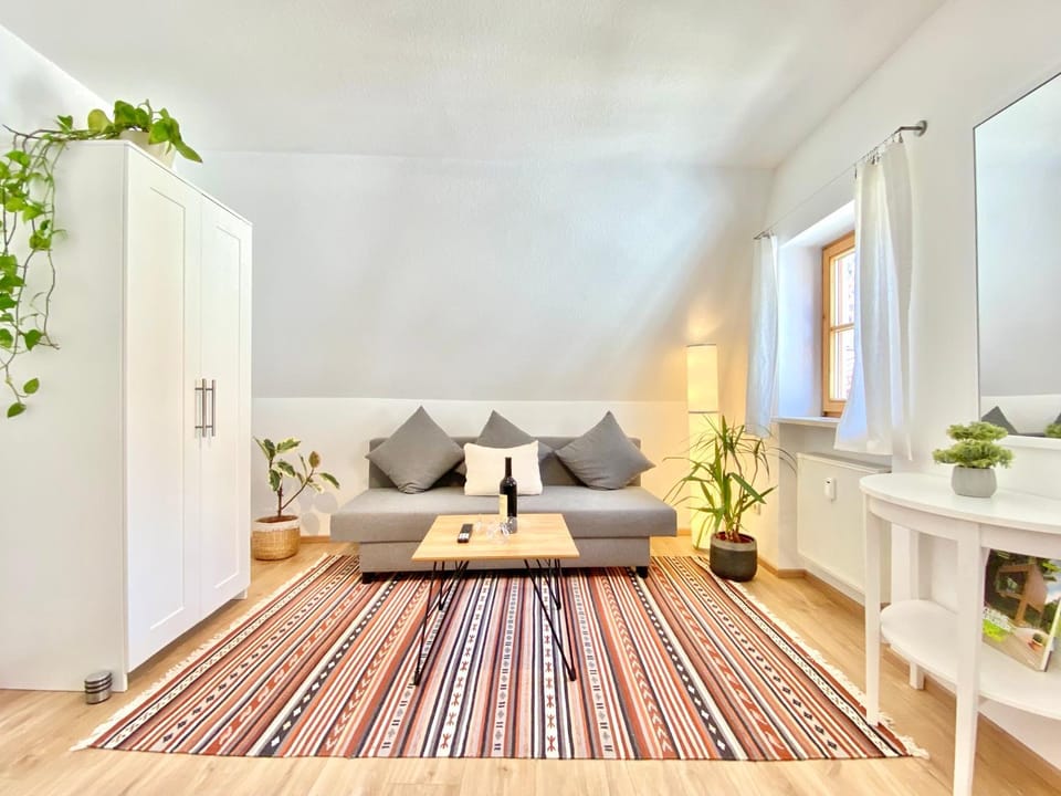 Bed, Living room, Photo of the whole room, Bedroom, wardrobe