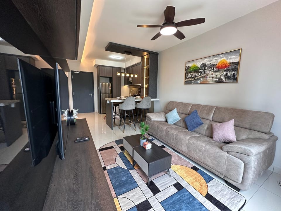 View (from property/room), Living room, Decorative detail, Dining area, fireplace, heating, locker, kitchen, air conditioner