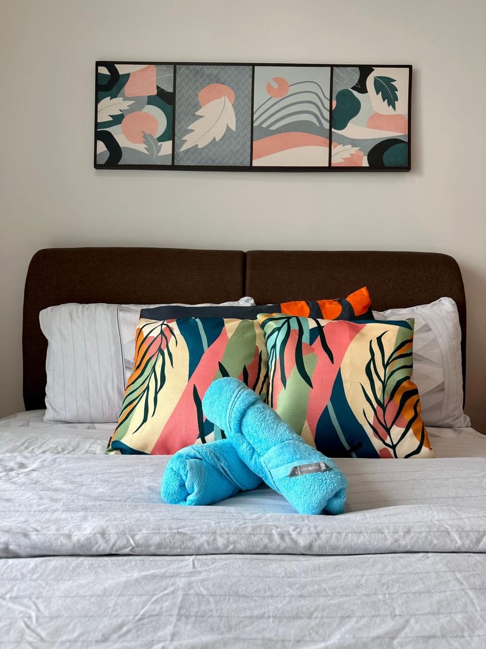 Bed, Photo of the whole room, Decorative detail, Bedroom