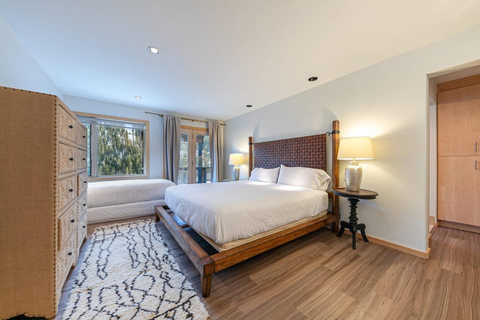 Bright 5BD Alpine Retreat - 5Min to Alpine Meadows House in Sierra Nevada