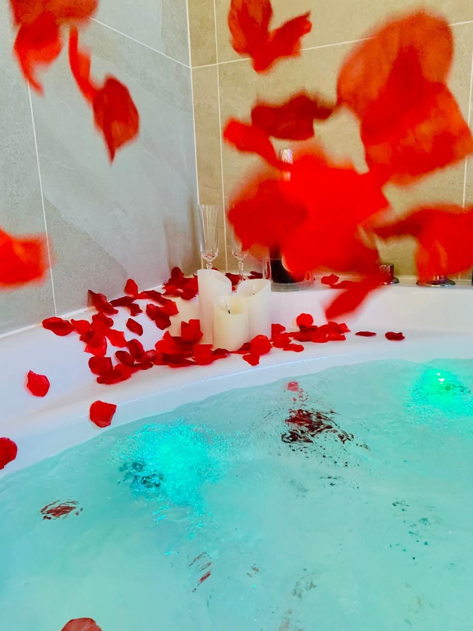 Provensa - love room avec balneo et terrasse avec vue Apartment in Pertuis