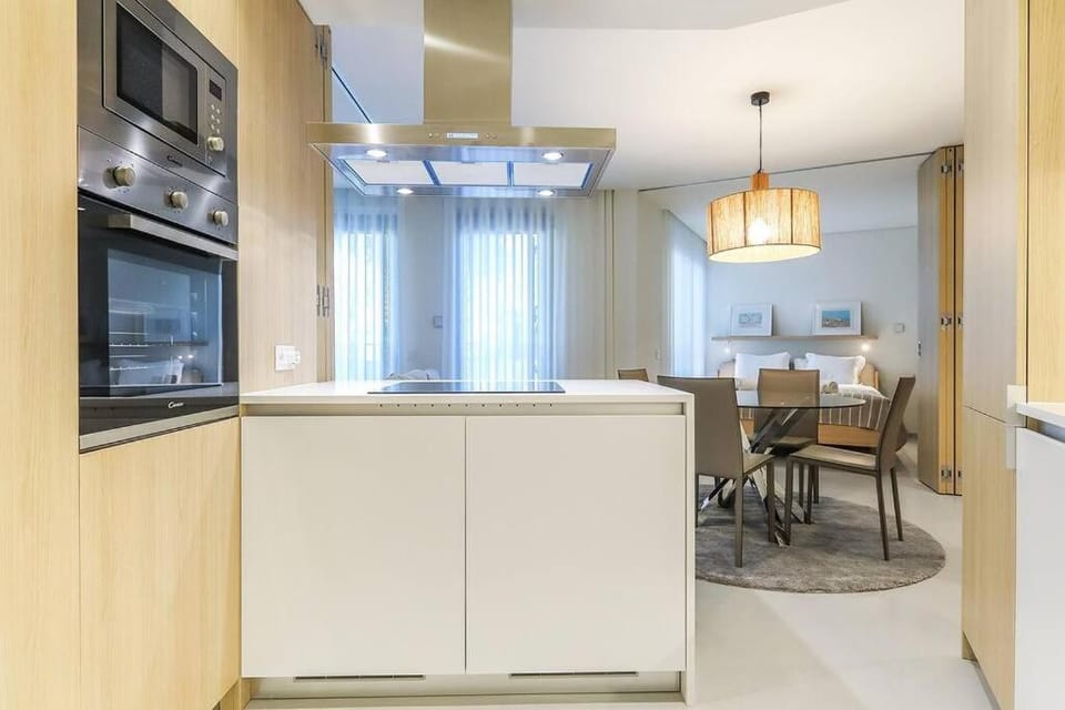 Kitchen or kitchenette, Dining area, oven, stove