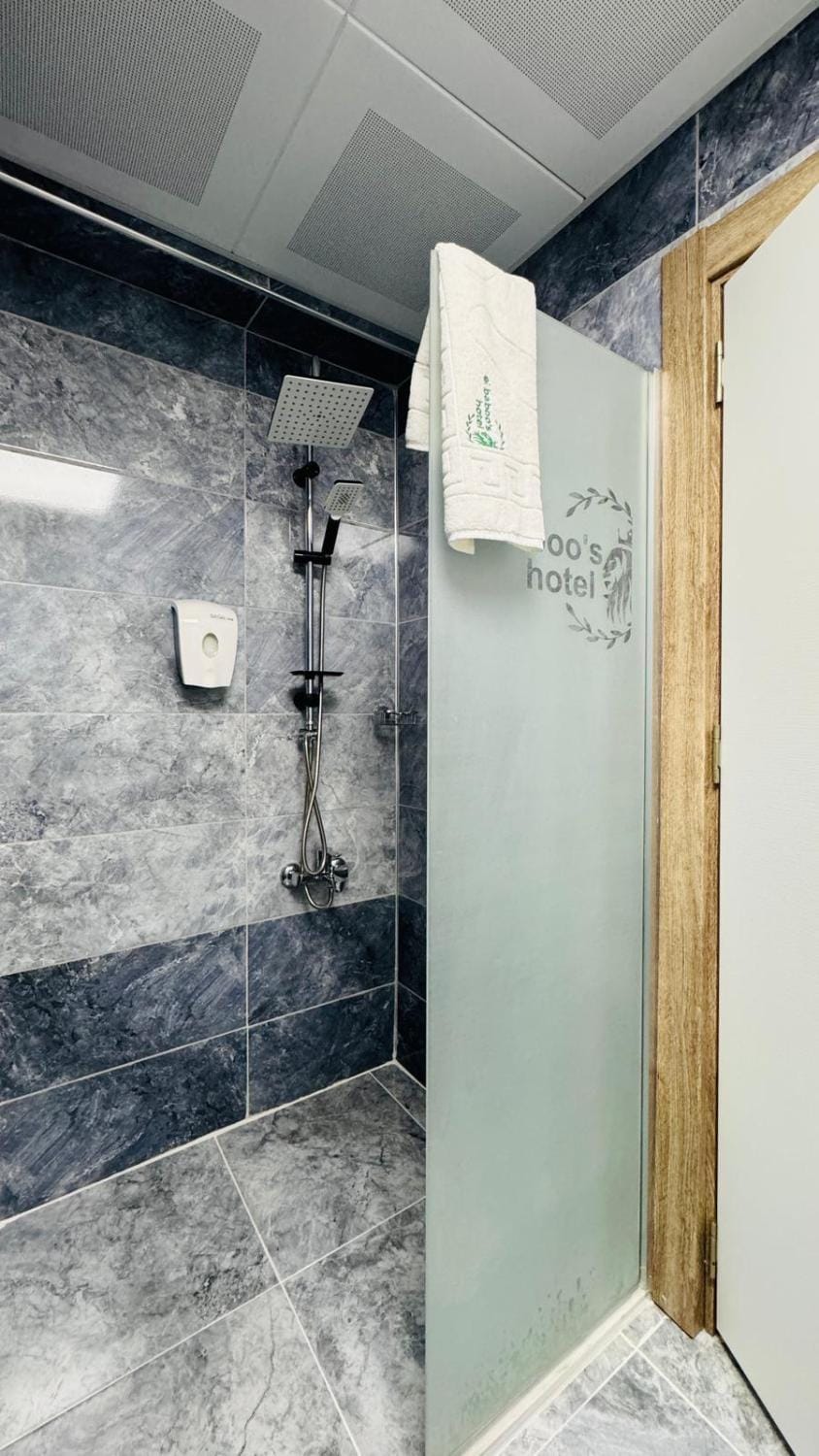 Shower, Bathroom, towels