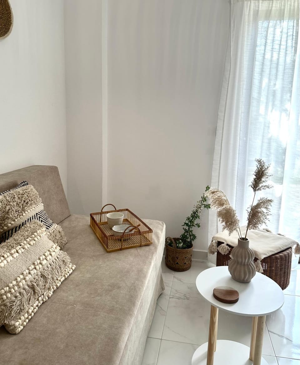 Living room, Photo of the whole room, Seating area