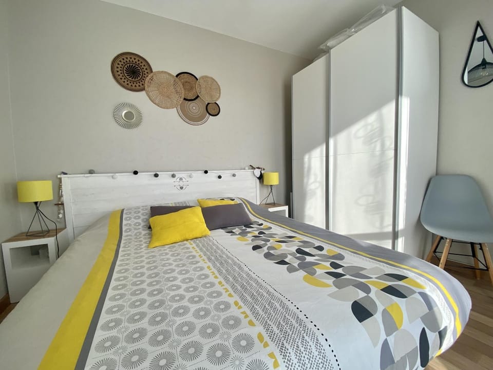 Bed, Bedroom