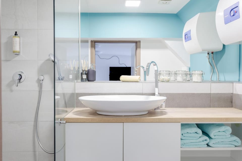 Bathroom, towels