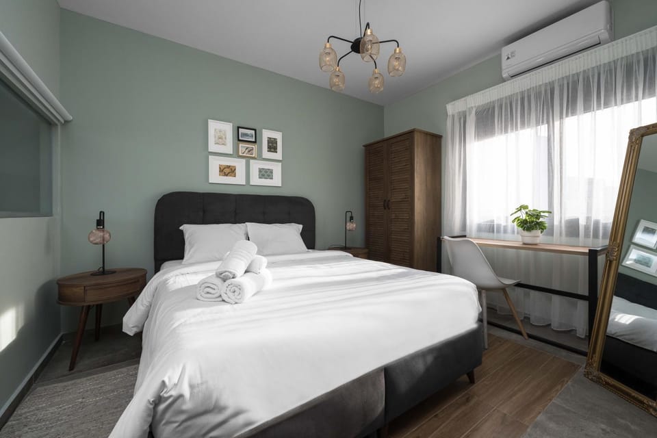 Bed, Photo of the whole room, Bedroom, wardrobe