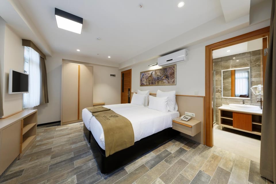 Bathroom, Other, Photo of the whole room, Decorative detail, Bedroom