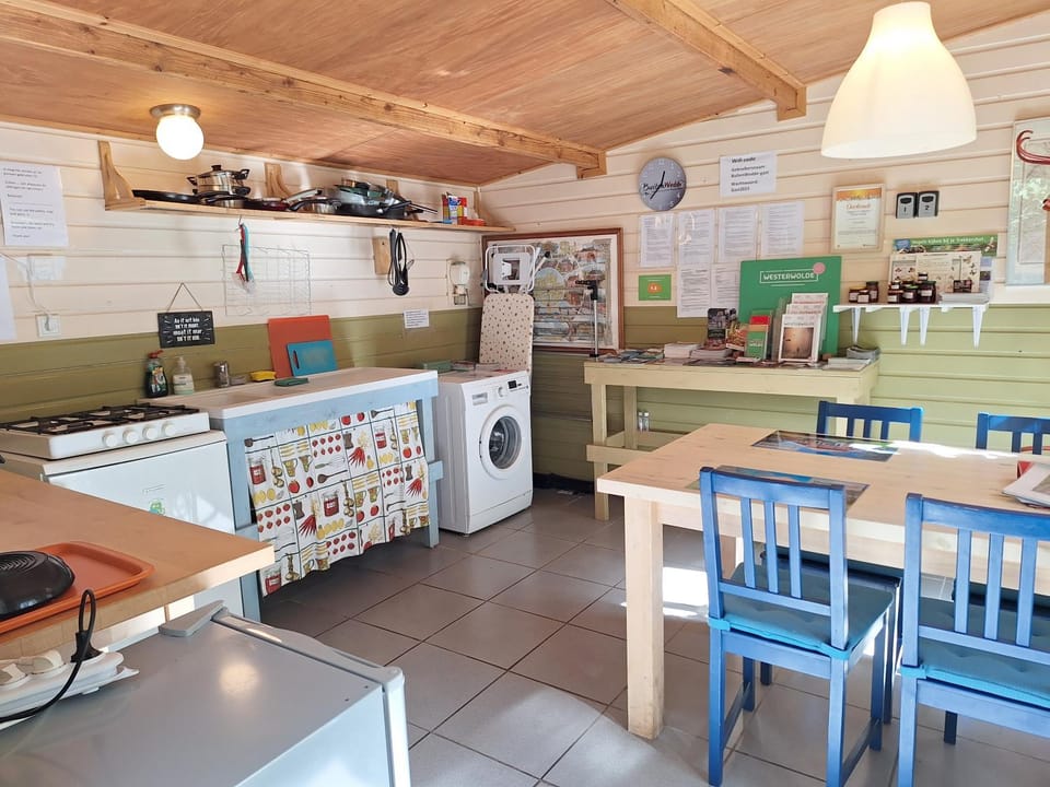 Kitchen or kitchenette, Kitchen or kitchenette