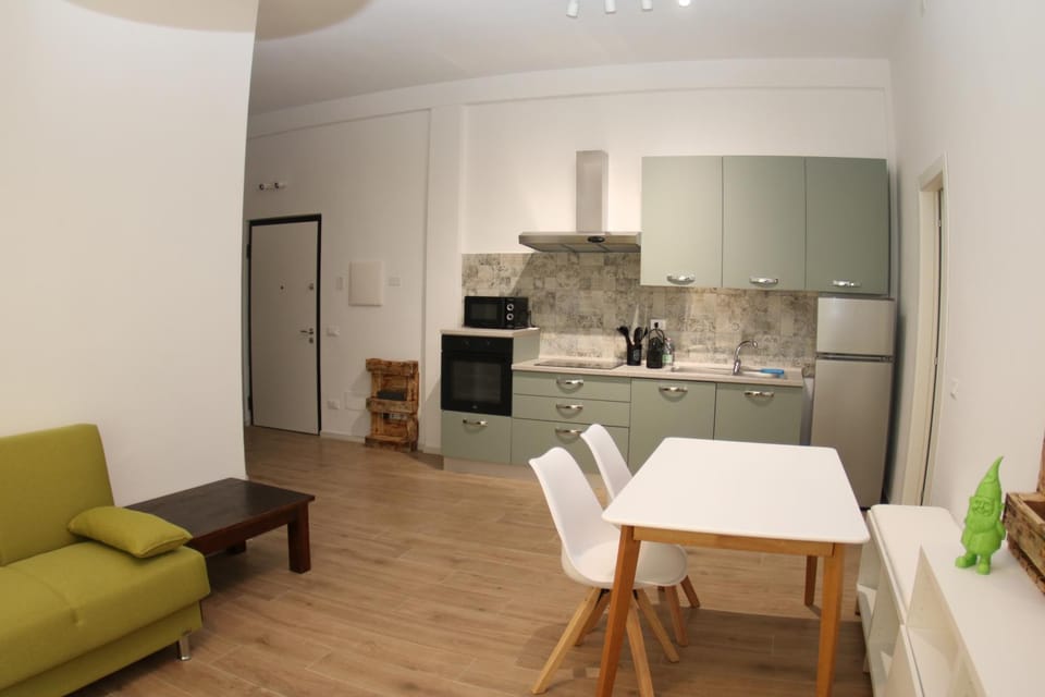 Kitchen or kitchenette, Seating area, Dining area, minibar, pet friendly, stove