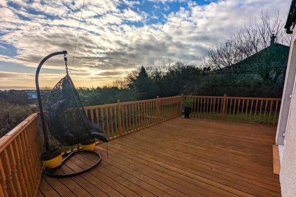 High Road, Stevenston, 15 minutes drive to Troon Villa in England