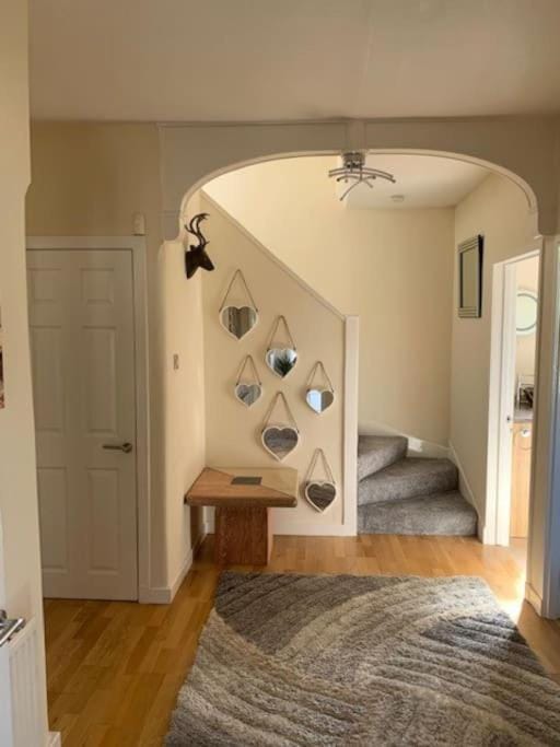 High Road, Stevenston, 15 minutes drive to Troon Villa in England