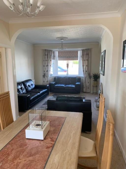 High Road, Stevenston, 15 minutes drive to Troon Villa in England