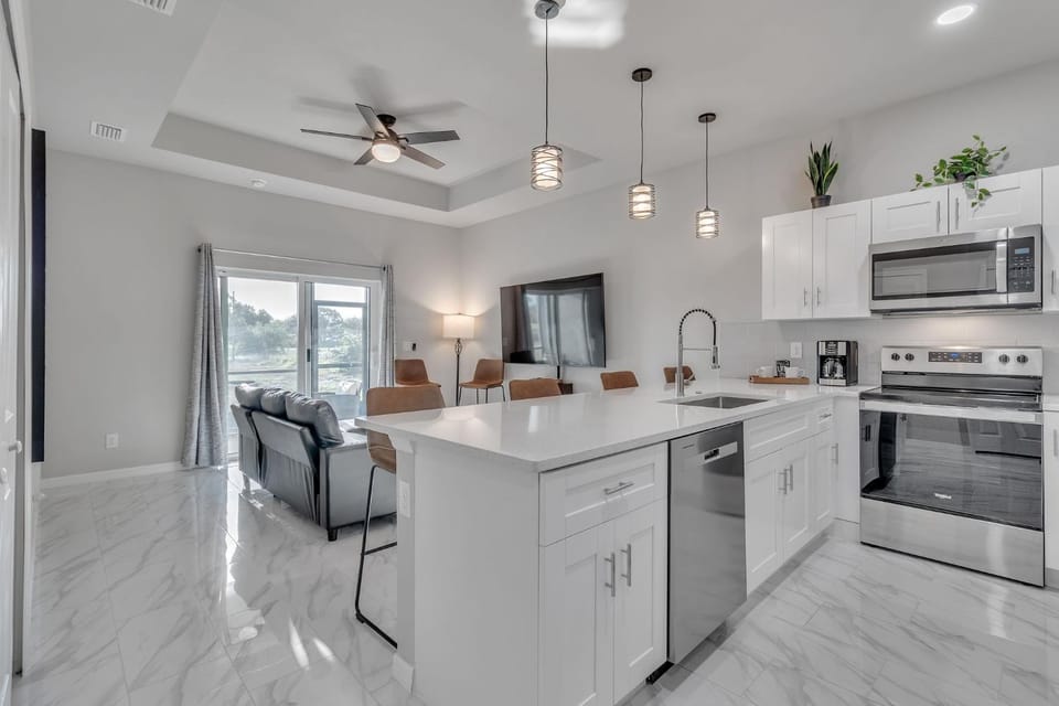 Serene Golf View Retreat Apartment in Gateway