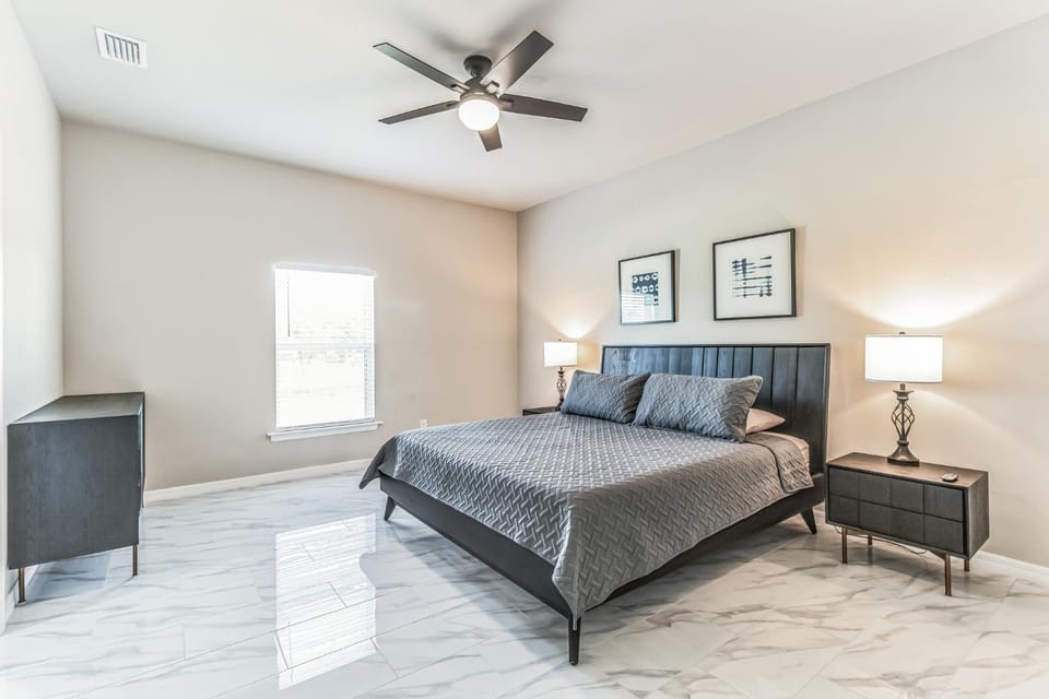 Serene Golf View Retreat Apartment in Gateway
