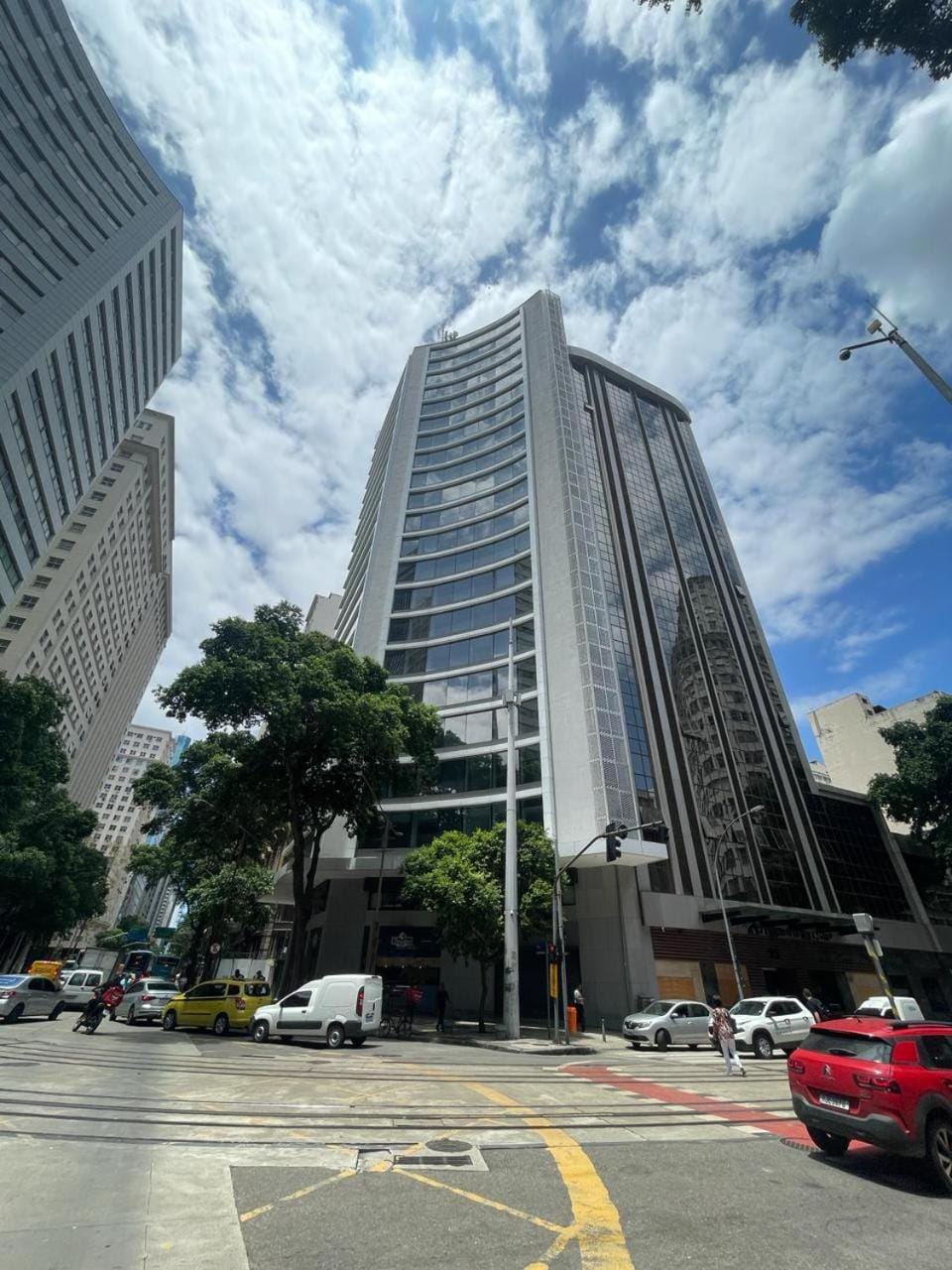 Property building, Facade/entrance, Day, Neighbourhood, City view, Street view