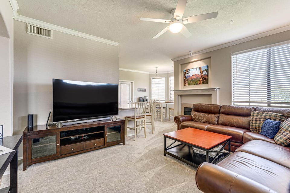 Pool Access, Near Spring Training! Mesa Retreat House in Gilbert