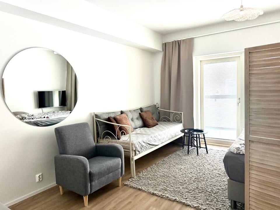 Rauhallinen studio isolla parvekkeella Apartment in Finland
