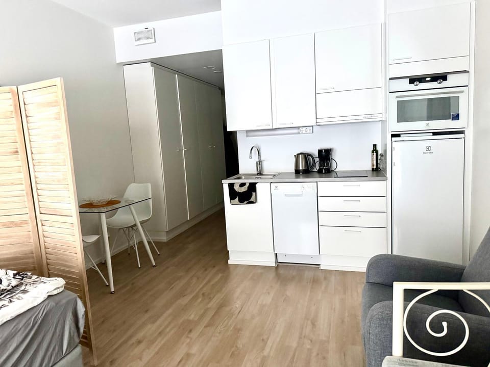 Rauhallinen studio isolla parvekkeella Apartment in Finland