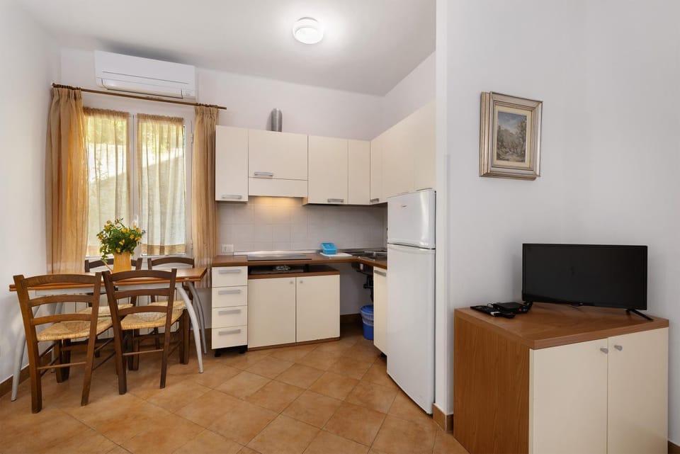 Property building, Kitchen or kitchenette, Living room