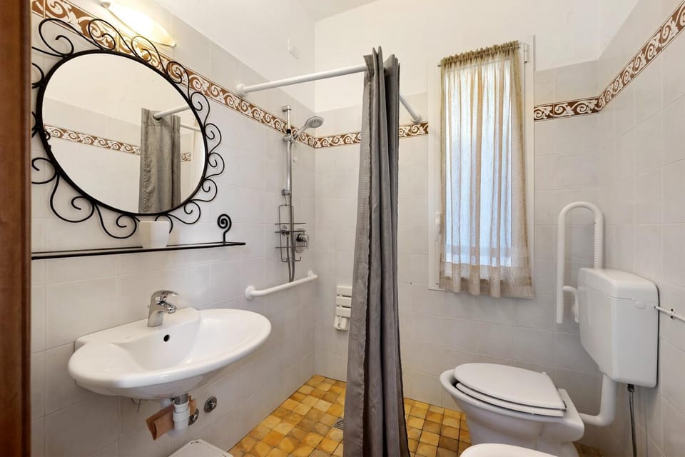 Bathroom, Living room