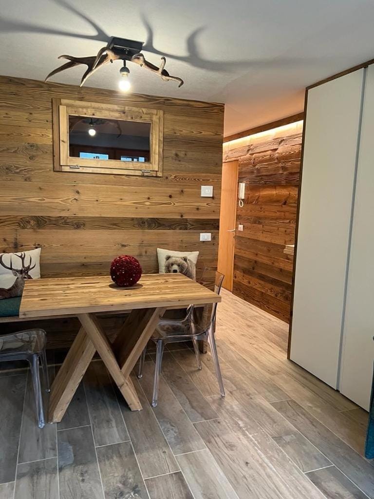 Living room, wardrobe