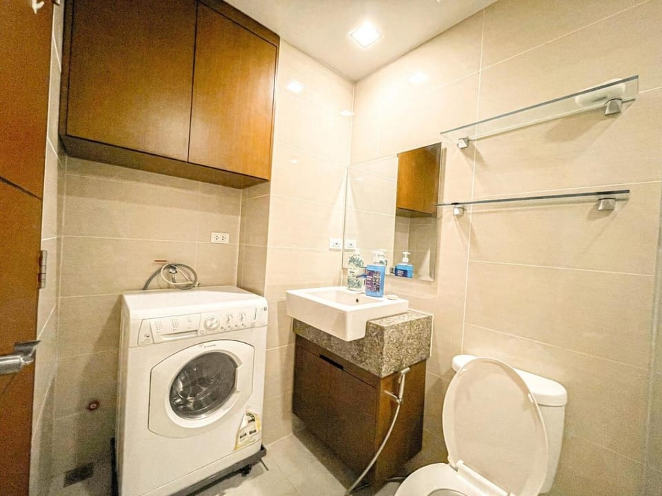 BGC 1BR Condo Steps from Grand Hyatt #ournw18l House in Makati