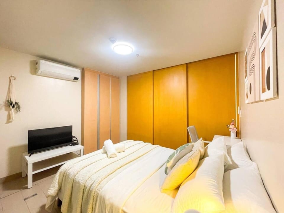Cozy Bgc Stay Near Uptown Mall & Hyatt #ournw24l House in Makati