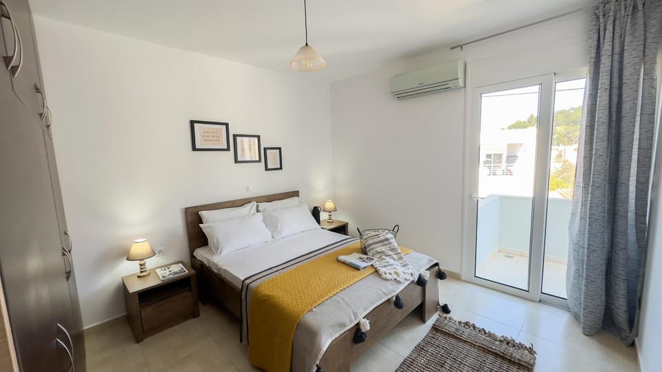 Bed, Balcony/Terrace, Bedroom, wardrobe