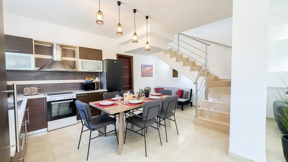 Dining area, minibar, pet friendly, toaster, kitchen