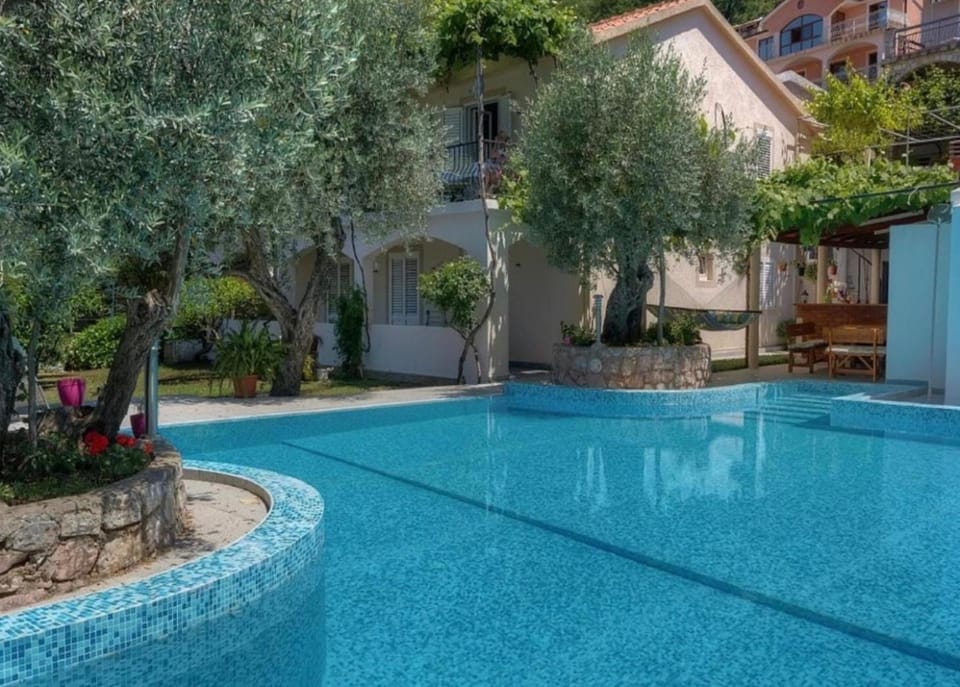 Garden, Swimming pool