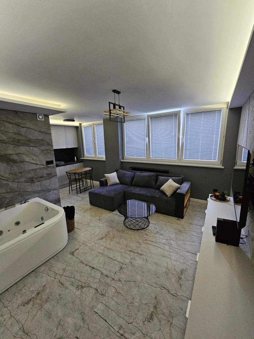 Apartament z Jacuzzi Klimatyzacja Prywatny Parking Apartment in Masovian Voivodeship