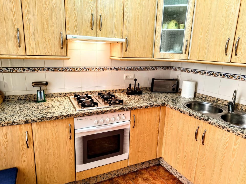 Kitchen or kitchenette, minibar, pet friendly, stove, toaster